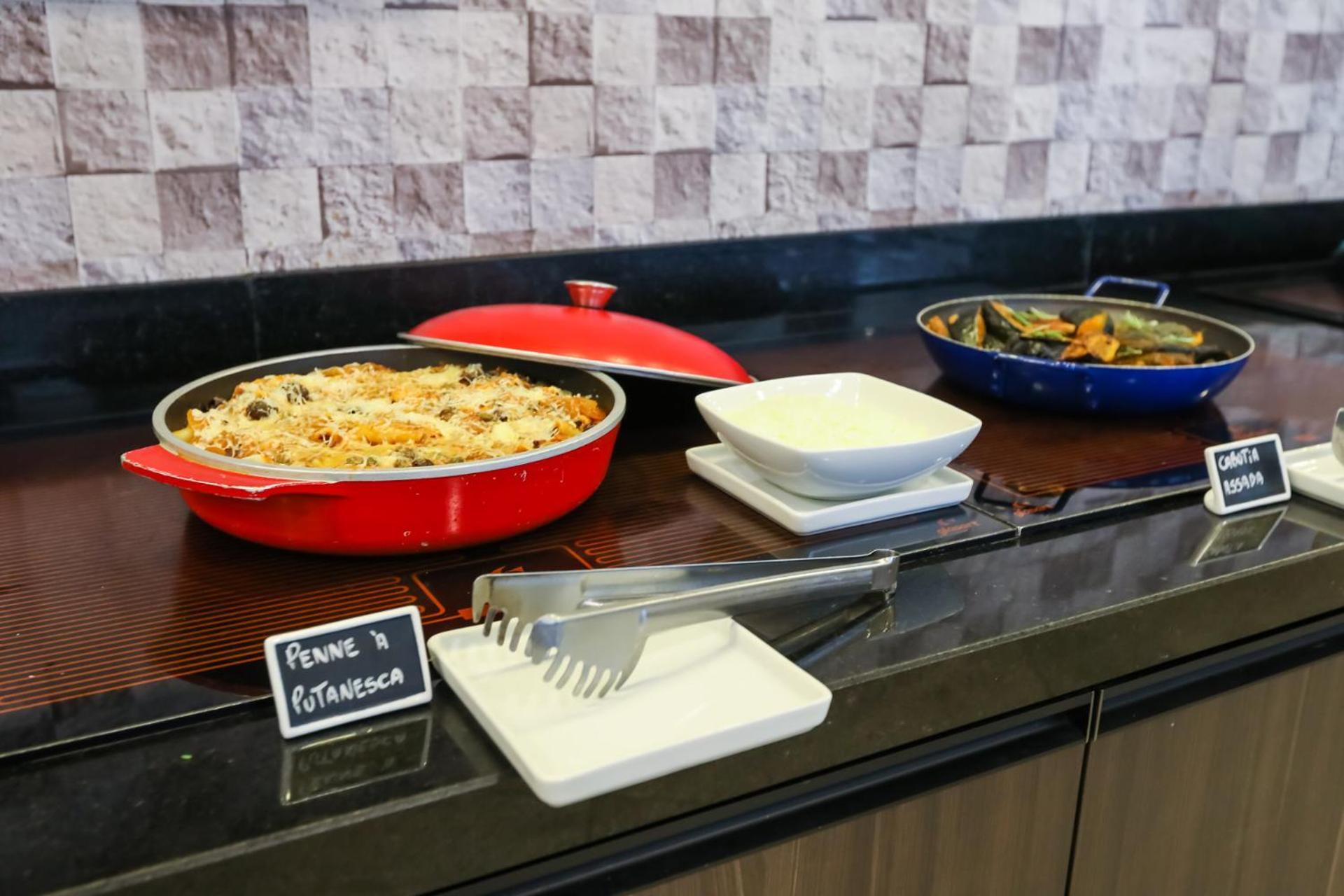 里贝朗普雷图爵怡温德姆酒店 里贝朗普雷托 外观 照片 A buffet at a restaurant