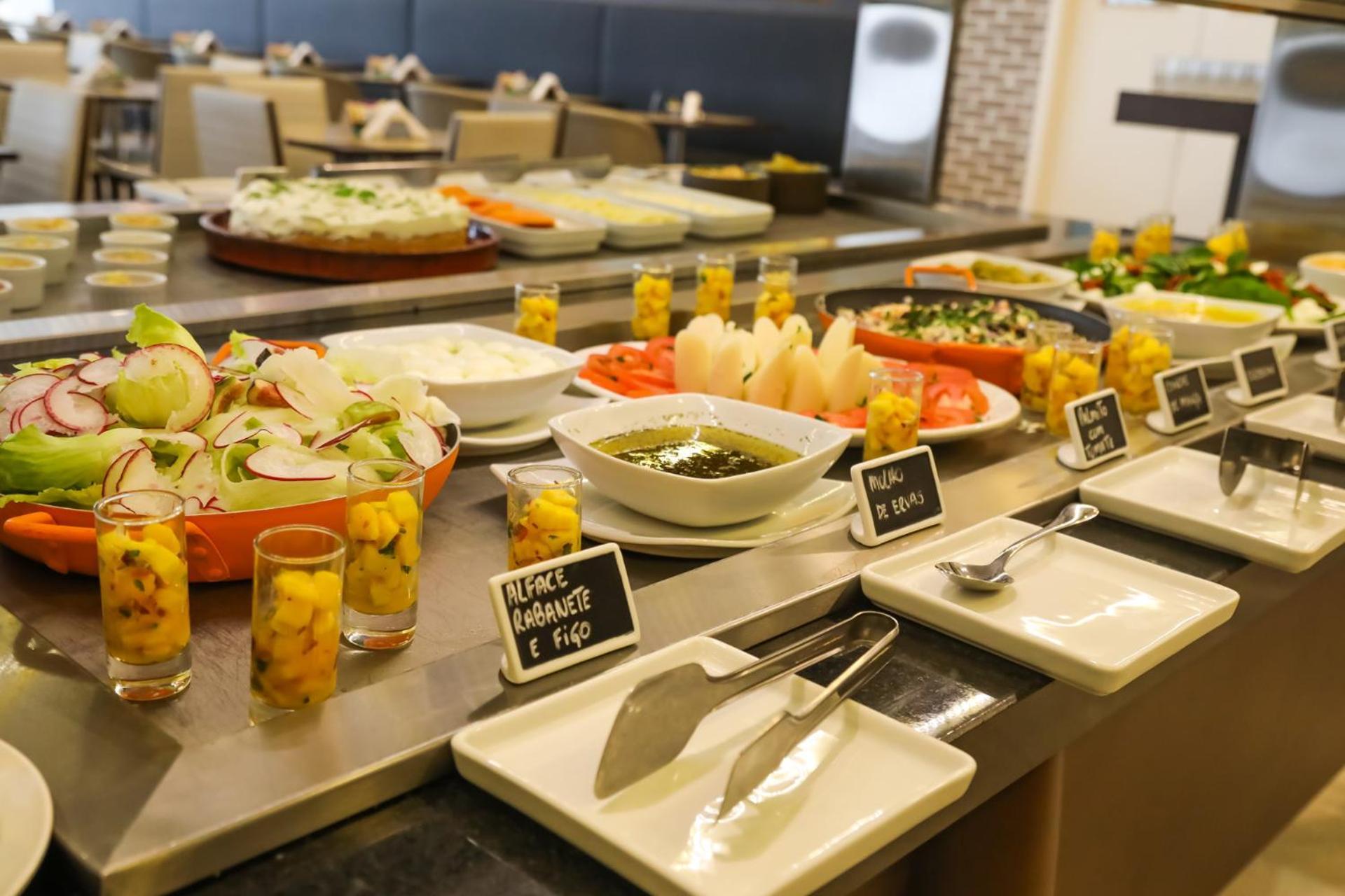 里贝朗普雷图爵怡温德姆酒店 里贝朗普雷托 外观 照片 A salad bar