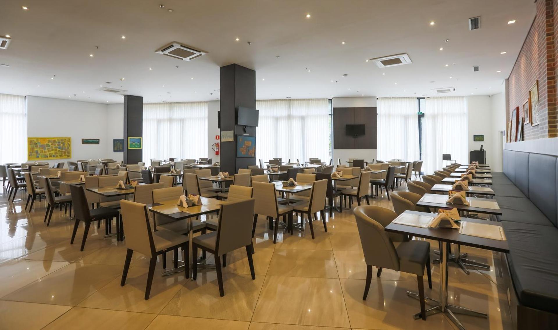 里贝朗普雷图爵怡温德姆酒店 里贝朗普雷托 外观 照片 The dining room at the airport