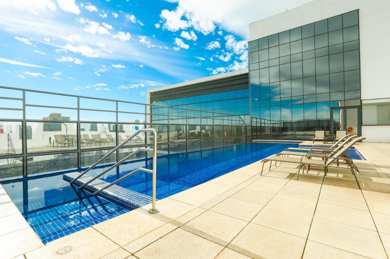 里贝朗普雷图爵怡温德姆酒店 里贝朗普雷托 外观 照片 Rooftop pool at the hotel