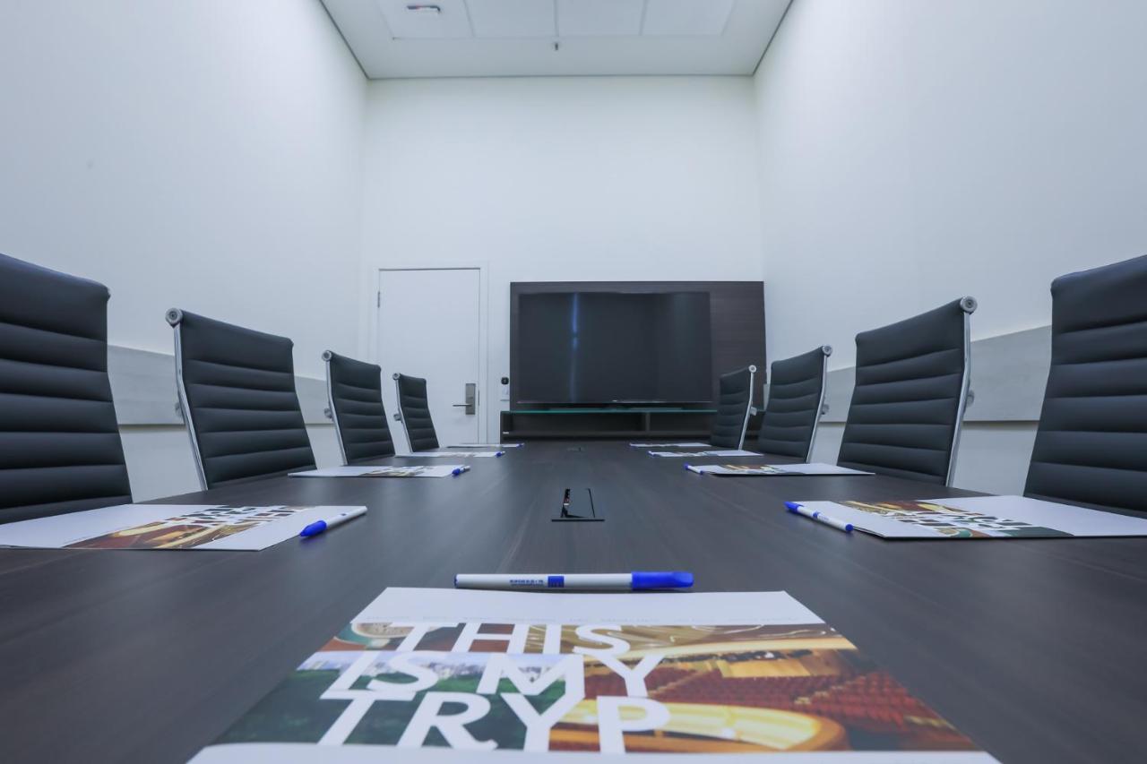 里贝朗普雷图爵怡温德姆酒店 里贝朗普雷托 外观 照片 A meeting room at the headquarters of the company
